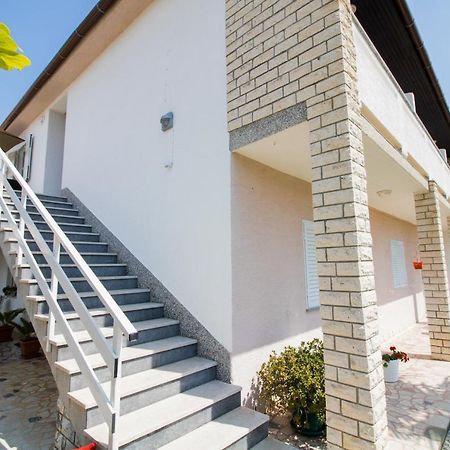 Rooms & Apartment Albina Башка Екстер'єр фото