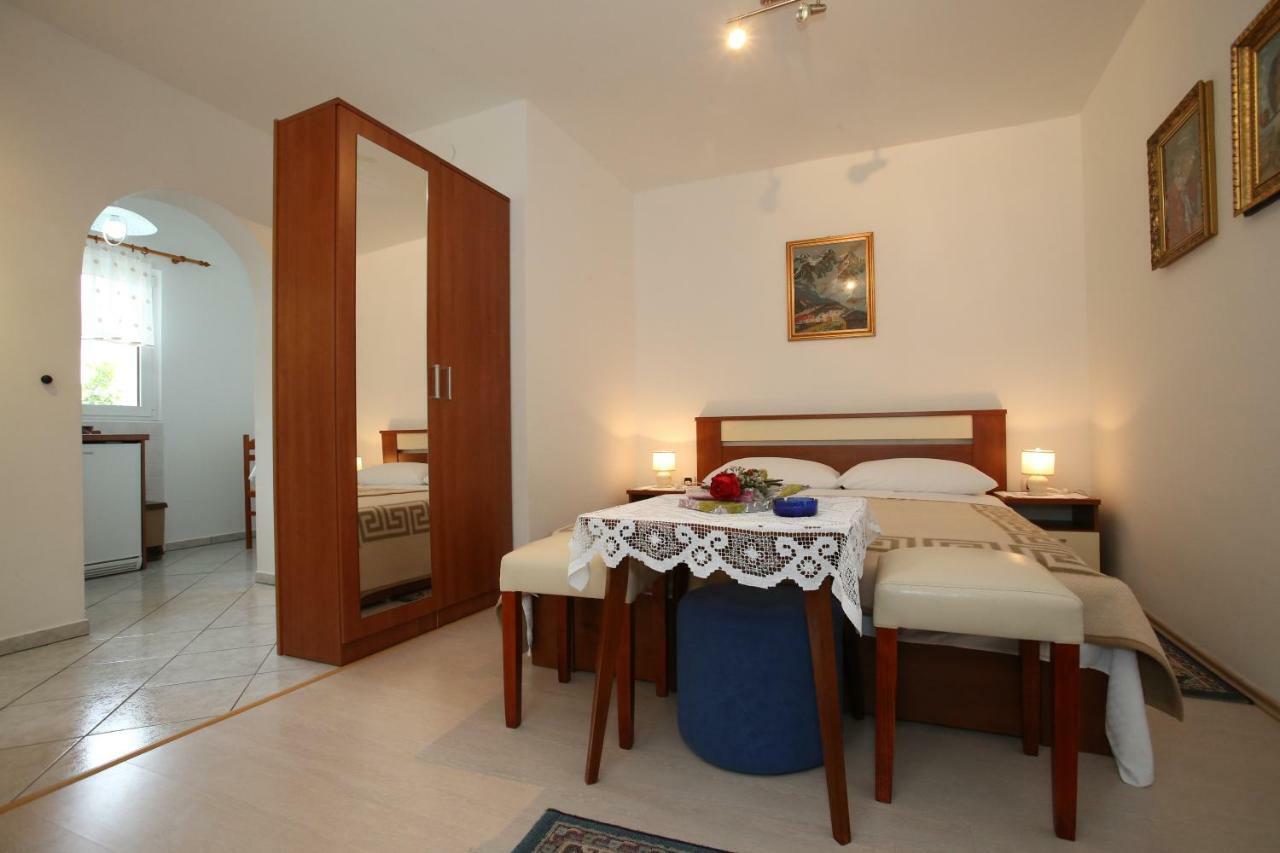 Rooms & Apartment Albina Башка Екстер'єр фото