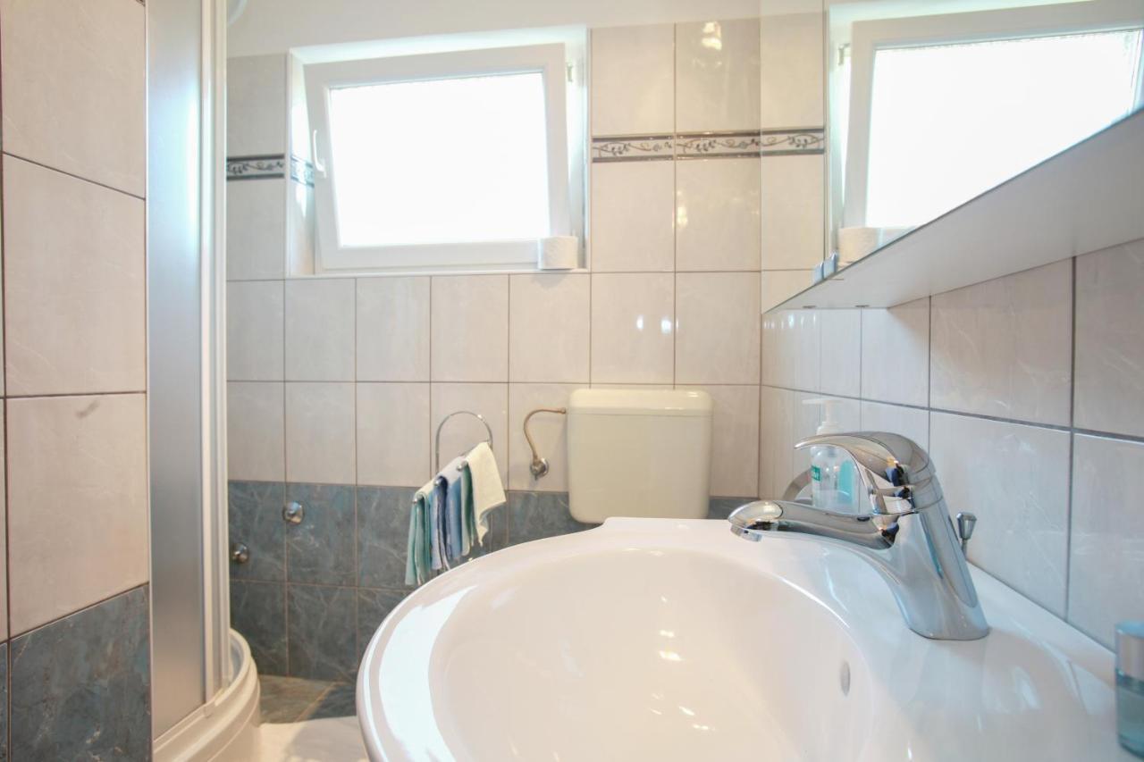 Rooms & Apartment Albina Башка Екстер'єр фото