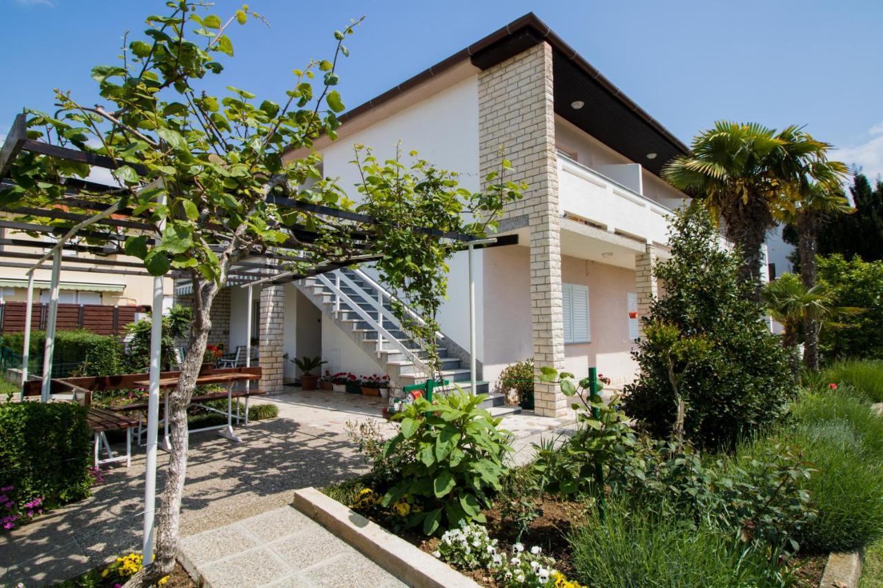 Rooms & Apartment Albina Башка Екстер'єр фото